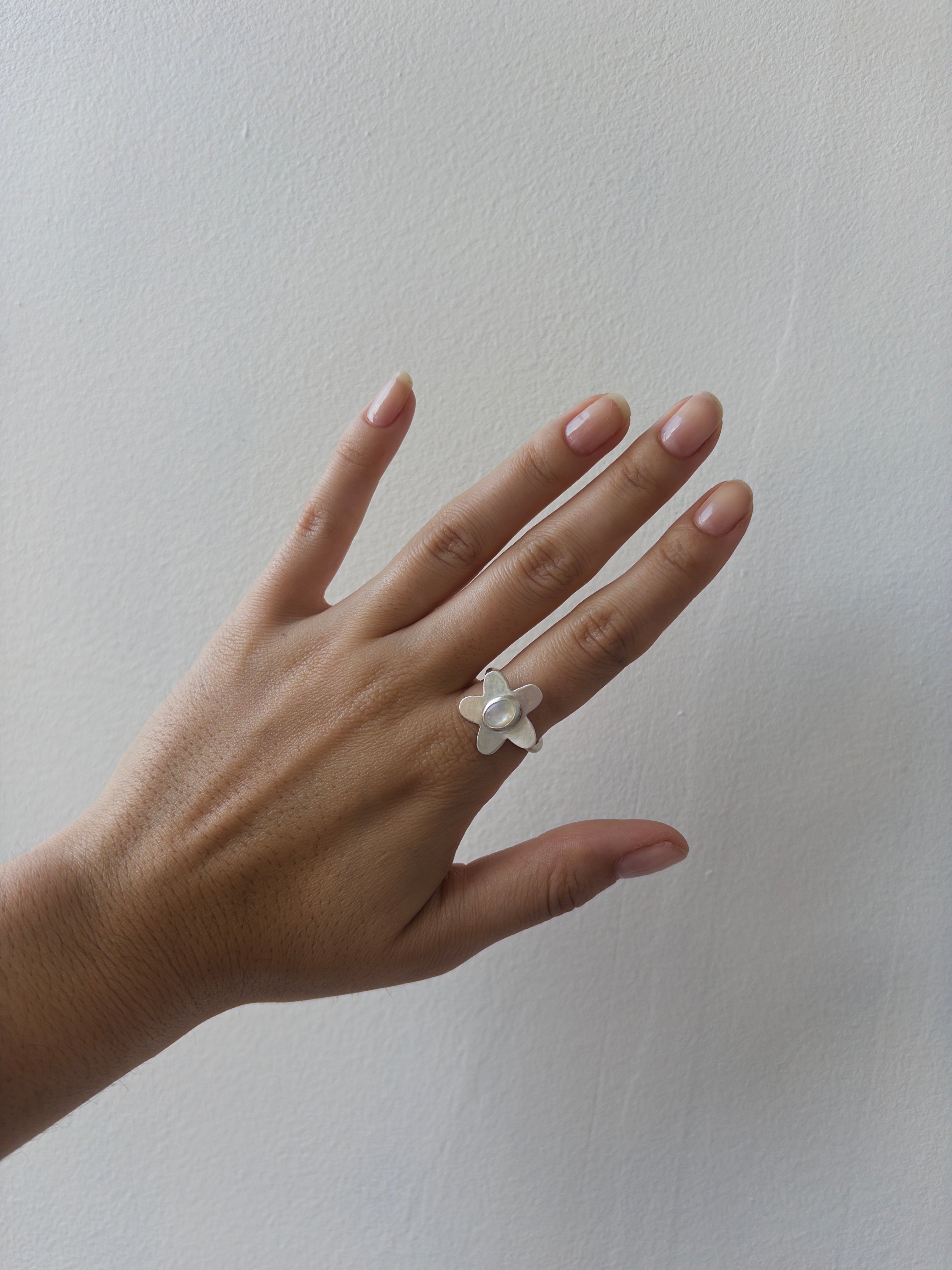 Mother of Pearl Flower Ring