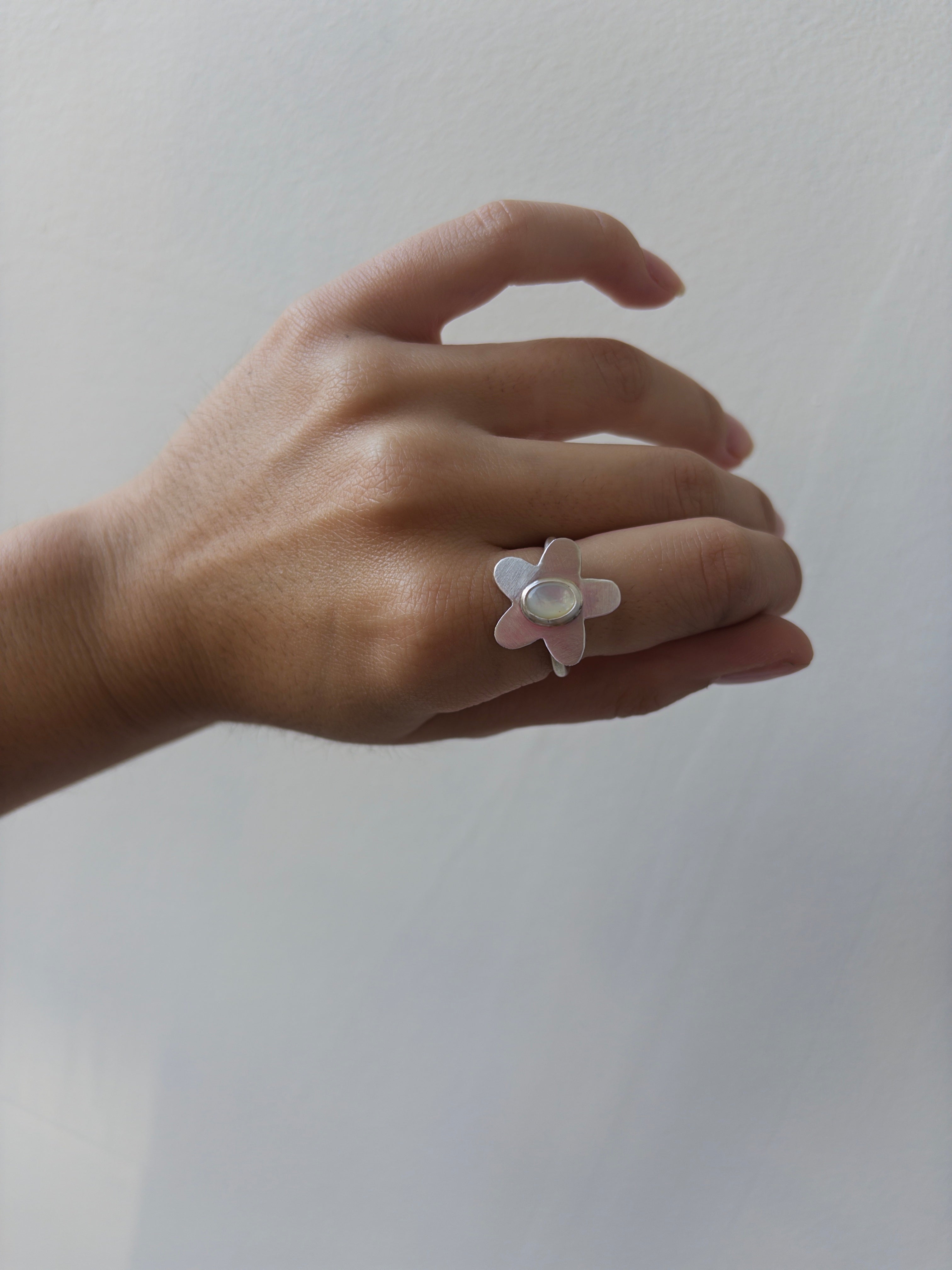 Mother of Pearl Flower Ring